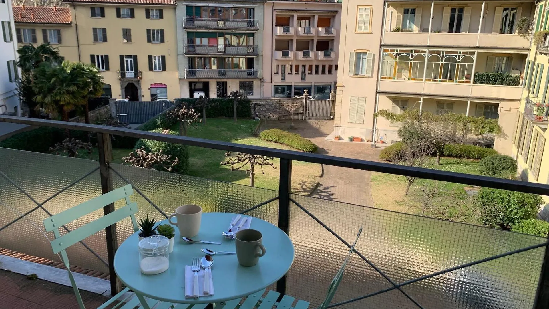 Fuori Le Mura - Balcony & A/C Como